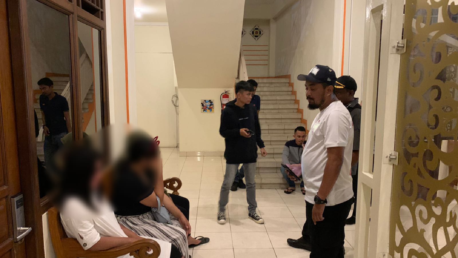 Kumpul Bareng di Kamar Hotel, 5 Pria dan 10 Wanita Digerebek Polisi